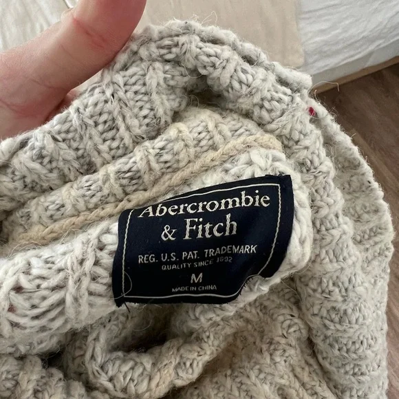 Abercrombie & Fitch Women’s Chunky Turtleneck Sweater Size M - Picture 2 of 5